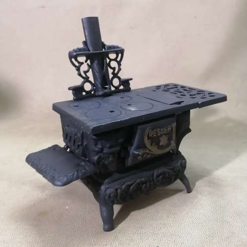 VERY RARE MINIATURE CRESCENT CAST IRON COAL STOVE - 100% COMPLETE