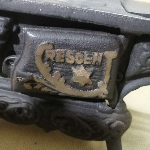 VERY RARE MINIATURE CRESCENT CAST IRON COAL STOVE - 100% COMPLETE