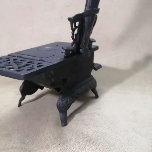 VERY RARE MINIATURE CRESCENT CAST IRON COAL STOVE - 100% COMPLETE