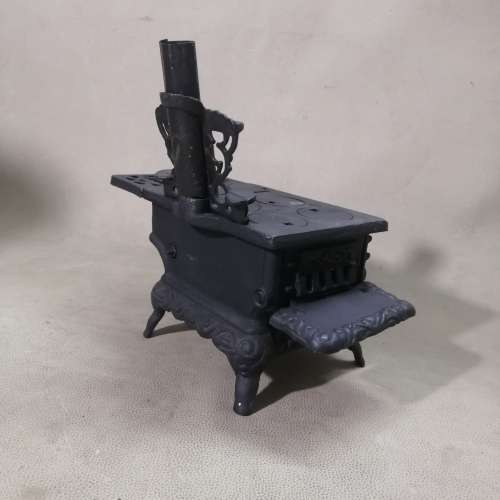 VERY RARE MINIATURE CRESCENT CAST IRON COAL STOVE - 100% COMPLETE