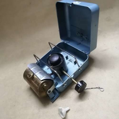 VINTAGE OPTIMUS NO 8R STOVE IN METAL CASE - SWEDEN