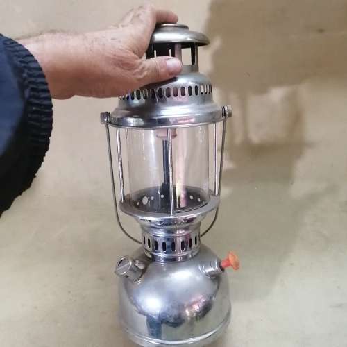 VINTAGE BUTTERFLY KEROSENE LAMP 2 OF 4