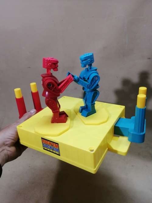 VINTAGE ROCKEM SOCKEM BOXING ROBOTS ) WORKING CONDITION)