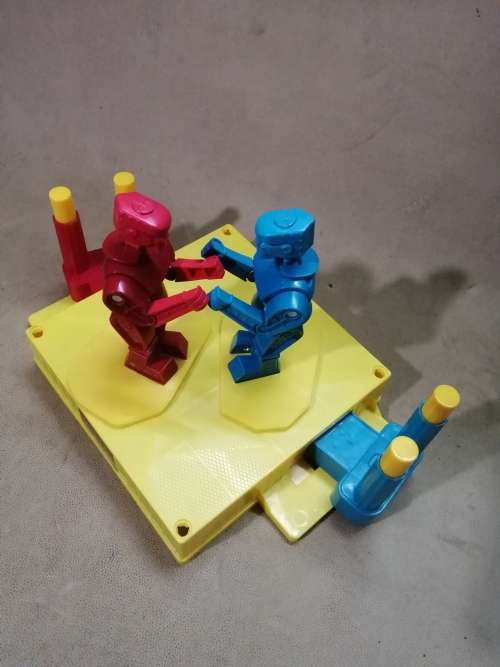 VINTAGE ROCKEM SOCKEM BOXING ROBOTS ) WORKING CONDITION)