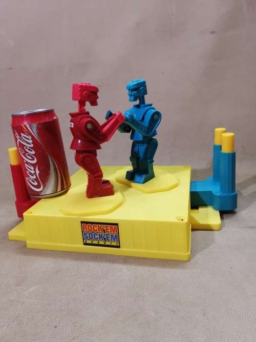 VINTAGE ROCKEM SOCKEM BOXING ROBOTS ) WORKING CONDITION)