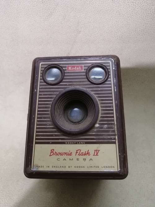 Vintage Kodak Brownie Flash IV 620 Box Camera
