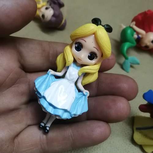HIGHLY COLLECTIBLE SET OF DISNEY PRINCESS FIGURINES