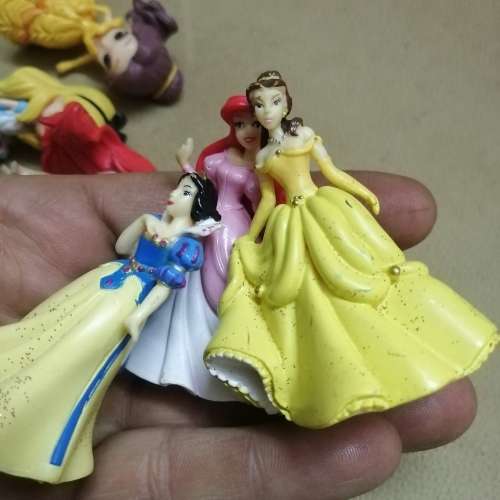 HIGHLY COLLECTIBLE SET OF DISNEY PRINCESS FIGURINES