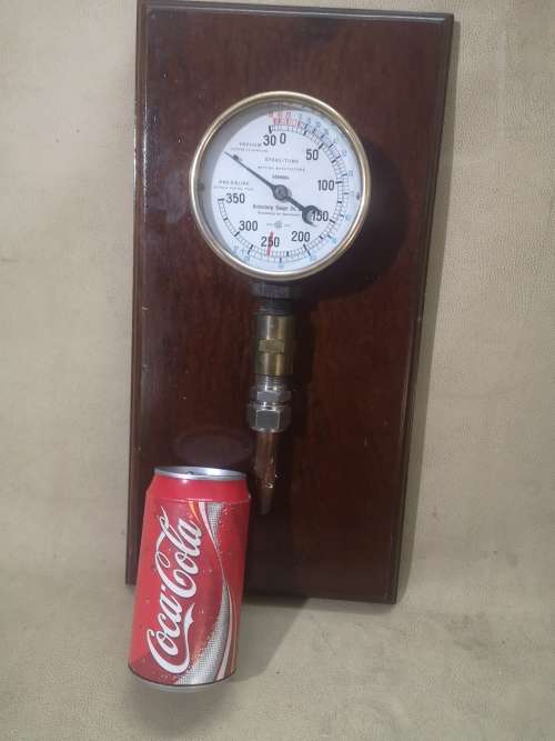 VINTAGE BUDENBERG STEAM PRESSURE GAUGE MOUNTED ON A WOODEN PLINTH