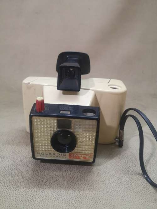 VINTAGE SWINGER POLAROID SWINGER ENAMEL CAMERA