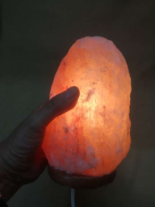 BEAUTIFUL HIMALAYAN ROCK SALT LAMP - WORKING