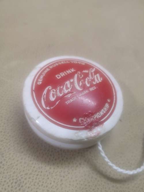 BEAUTIFUL VINTAGE GENUINE RUSSELL COKE YOYO
