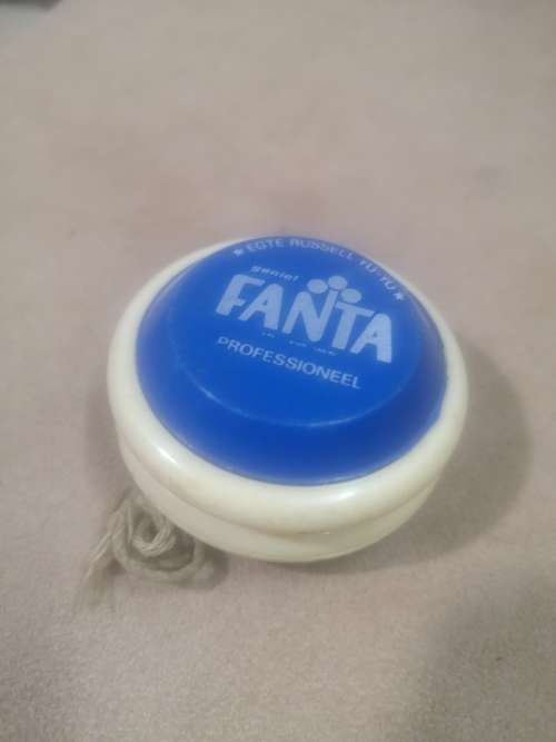 BEAUTIFUL VINTAGE GENUINE RUSSELL BLUE FANTA YOYO