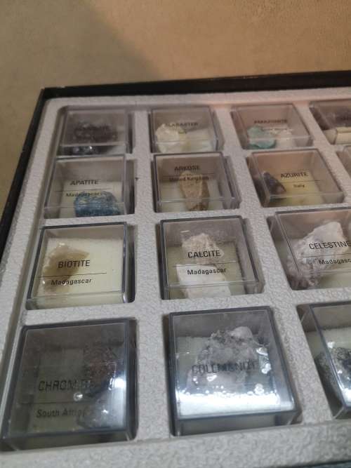 20 PIECE MIX MINERAL MARKED SPECIMENS BOX SET NO 4 OF 9 ON AUCTION NOW