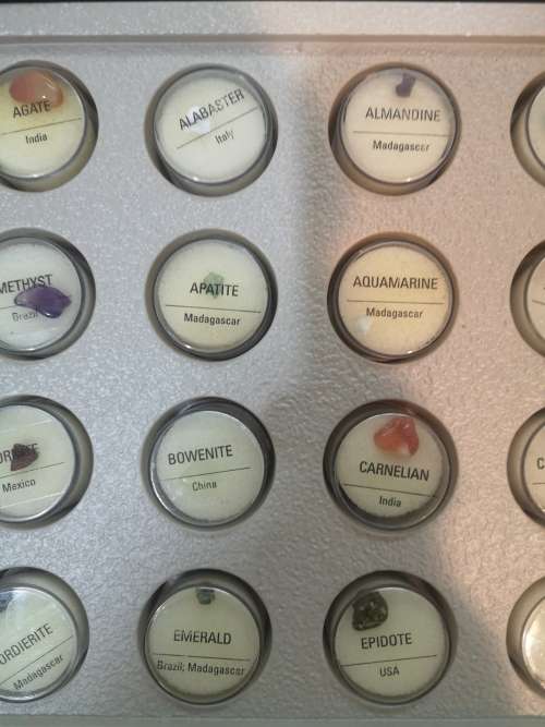 20 PIECE MIX MINERAL AND GEMSTONES MARKED SPECIMENS BOX SET NO 1 OF 9 ON AUCTION NOW