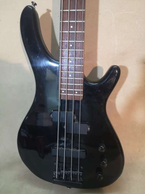 CHECK OUT THIS AMAZING HARTKE ELECTRIC 4 STRING BASS GUITAR