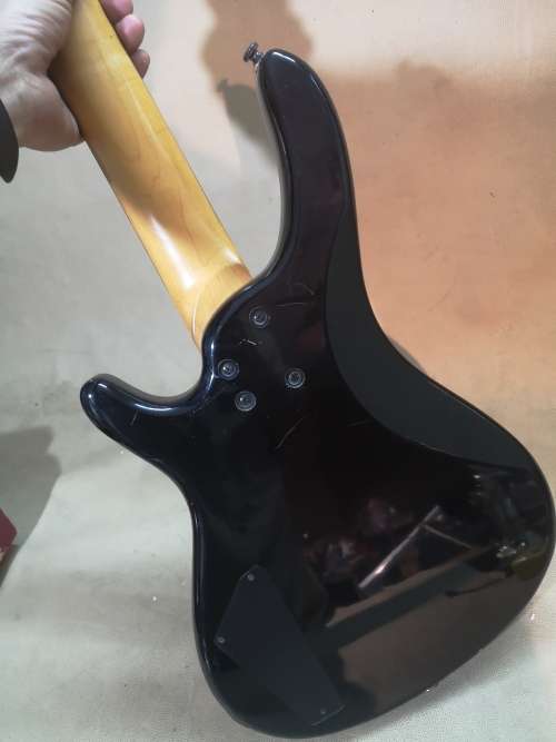CHECK OUT THIS AMAZING HARTKE ELECTRIC 4 STRING BASS GUITAR