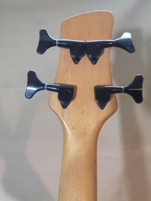 CHECK OUT THIS AMAZING HARTKE ELECTRIC 4 STRING BASS GUITAR
