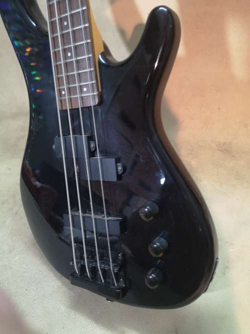 CHECK OUT THIS AMAZING HARTKE ELECTRIC 4 STRING BASS GUITAR