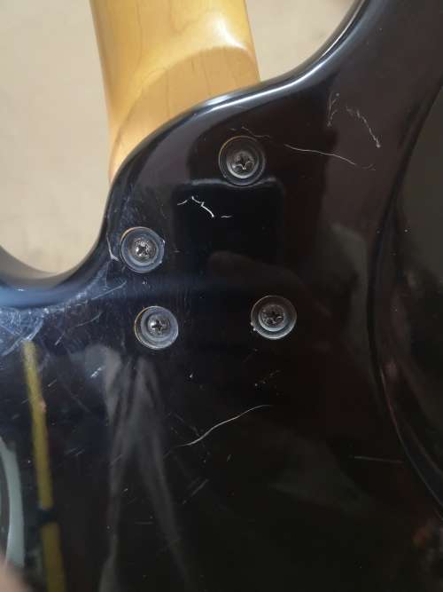 CHECK OUT THIS AMAZING HARTKE ELECTRIC 4 STRING BASS GUITAR