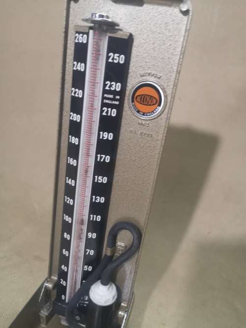 VINTAGE ACCOSON SPHYGMOMANOMETER MERCURY BLOOD PRESSURE METER IN METAL CASE