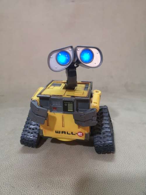 MAGNIFICENT OFFICIAL DISNEY PIXAR VOICE CONTROLLED TALKING, DANCING WALL-E (100% WORKING)