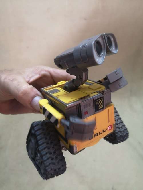 MAGNIFICENT OFFICIAL DISNEY PIXAR VOICE CONTROLLED TALKING, DANCING WALL-E (100% WORKING)