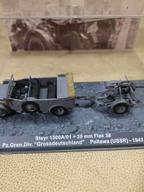 MAGNIFICENT DETAILED DIE CAST MILITARY VEHICLE IN A DISPLAY CASE 8 OF 10