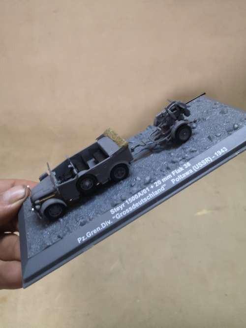 MAGNIFICENT DETAILED DIE CAST MILITARY VEHICLE IN A DISPLAY CASE 8 OF 10