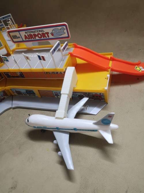 VINTAGE VERY LARGE 1980`S ROAD CHAMPS INTERNATIONAL AIRPORT PLAYSET IN BOX