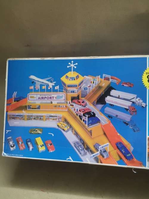 VINTAGE VERY LARGE 1980`S ROAD CHAMPS INTERNATIONAL AIRPORT PLAYSET IN BOX