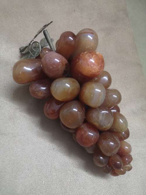 MAGNIFICENT LARGE VINTAGE AGATE GRAPE CLUSTER