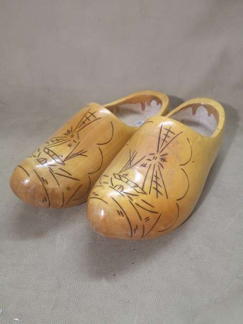 TRADITIONAL  DUTCH WOODEN CLOGS, HANDMADE WINDMILL DESIGN SIZE 27CM 41-42 (US 9)