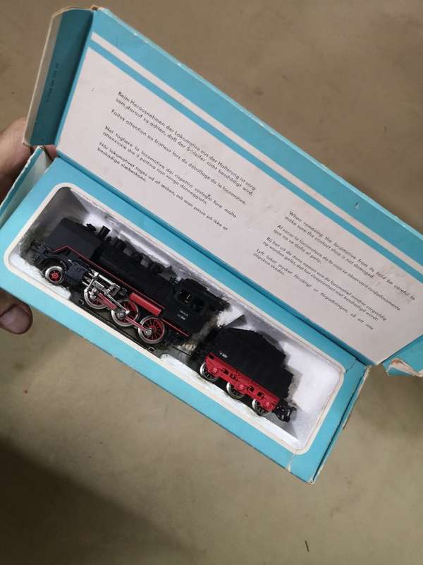 MAGNIFICENT MARKLIN LOCOMOTIVE & TENDER  GOOD WORKING CONDITION IN BOX