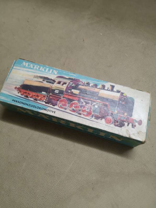 MAGNIFICENT MARKLIN LOCOMOTIVE & TENDER  GOOD WORKING CONDITION IN BOX