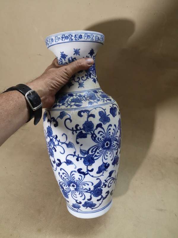 EXQUISITE GIGANTIC VINTAGE HAND PAINTED BLUE AND WHITE ORIENTAL VASE WITH ORIGINAL MARKINGS - 460MM