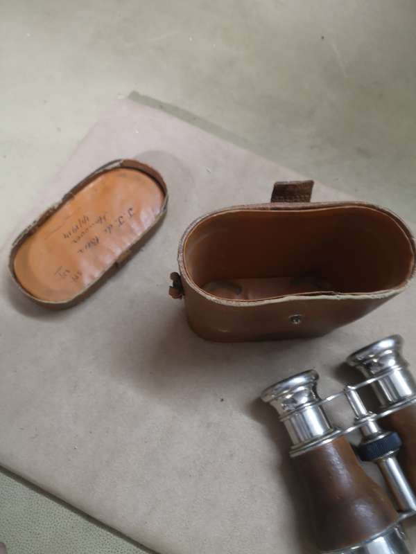 ANTIQUE LEATHER BOUND LE JOCKEY CLUB PARIS OPERA HORSE RACING BINOCULARS
