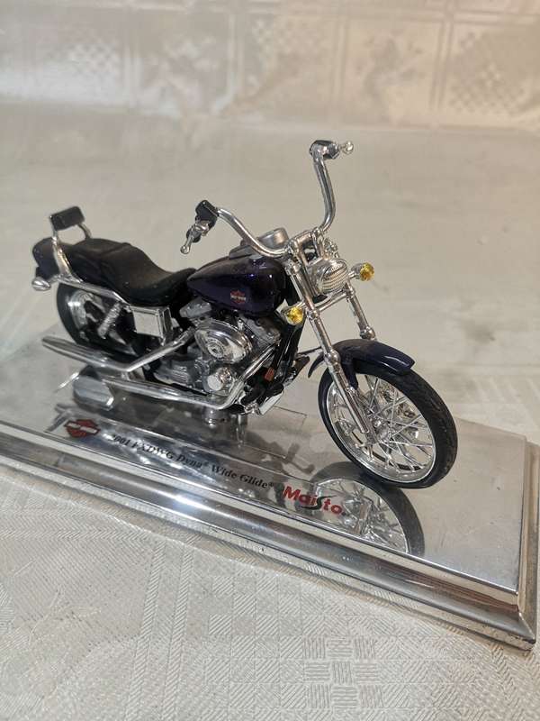 HARLEY DAVIDSON 2001 FXDWG DYNA WIDE GLIDE 1/18 - MAISTO