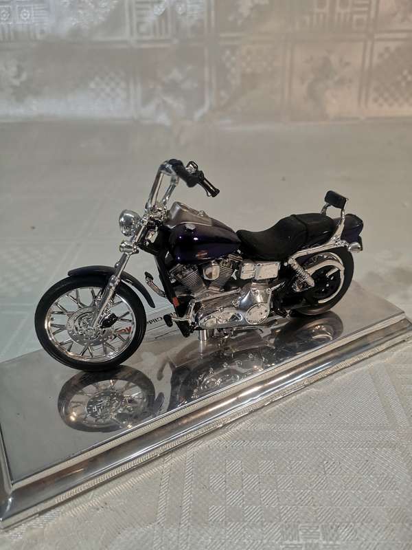 HARLEY DAVIDSON 2001 FXDWG DYNA WIDE GLIDE 1/18 - MAISTO