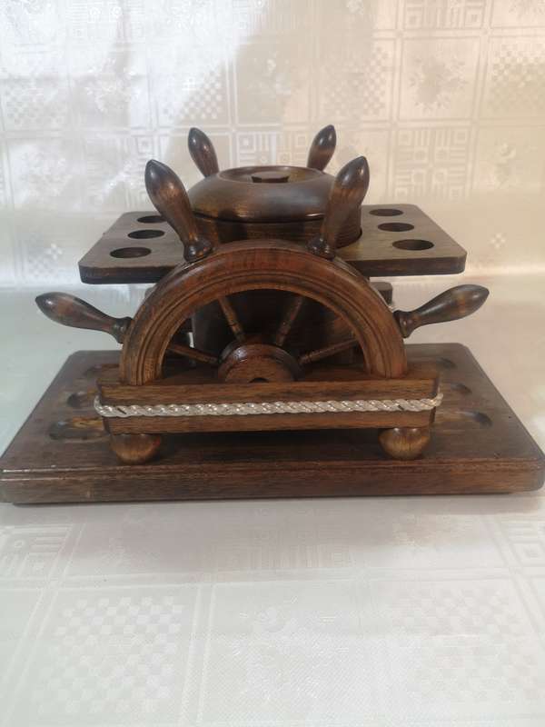 ABSOLUTELY STUNNING SOLID WOOD SMOKING PIPE SHIPS WHEEL TOBACCO STAND