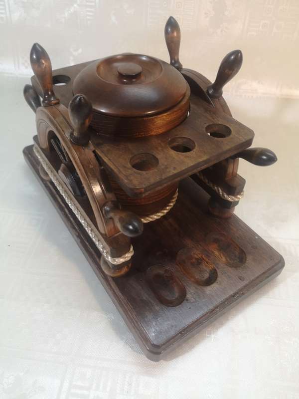 ABSOLUTELY STUNNING SOLID WOOD SMOKING PIPE SHIPS WHEEL TOBACCO STAND