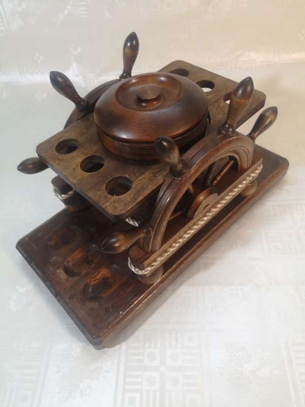 ABSOLUTELY STUNNING SOLID WOOD SMOKING PIPE SHIPS WHEEL TOBACCO STAND