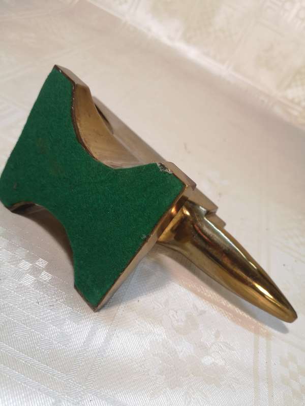 MAGNIFICENT SMALL SOLID BRASS JEWELERS ANVIL (2KG)