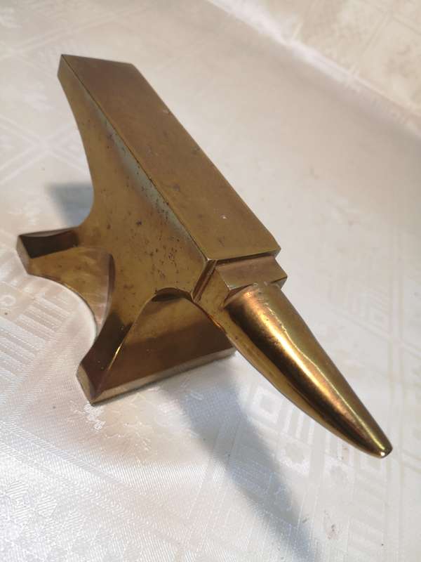 MAGNIFICENT SMALL SOLID BRASS JEWELERS ANVIL (2KG)
