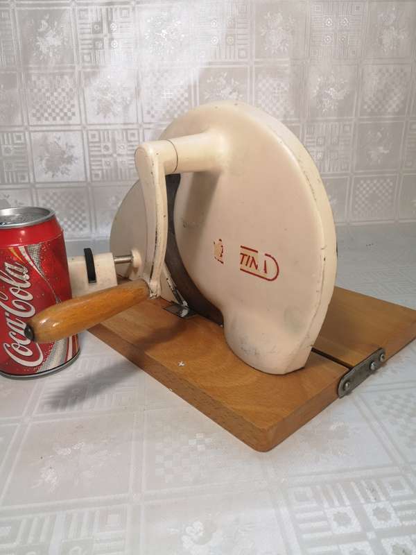 VINTAGE ENAMEL BREAD SLICER (WORKING CONDITION)