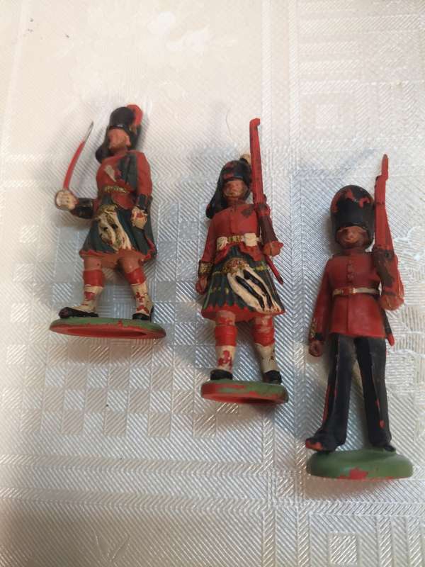 Vintage Crescent Toy Co 1/32 54mm Napoleonic British Plastic Army Men Figures