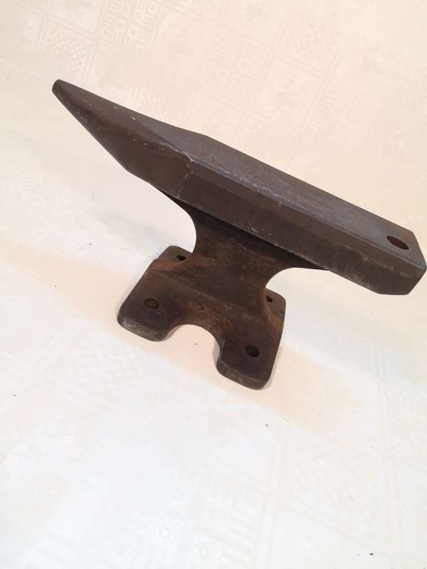 MAGNIFICENT VERY HEAVY BLACKSMITH ANVIL - 270MM LONG 130MM HIGH