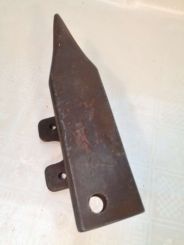 MAGNIFICENT VERY HEAVY BLACKSMITH ANVIL - 270MM LONG 130MM HIGH