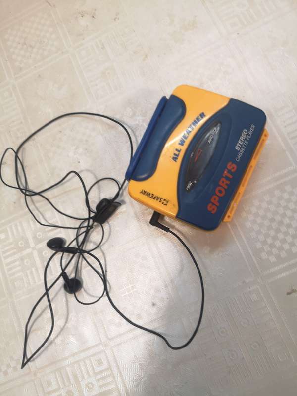 VINTAGE SAFEWAY ALL WEATHER WALKMAN - TESTED WORKING