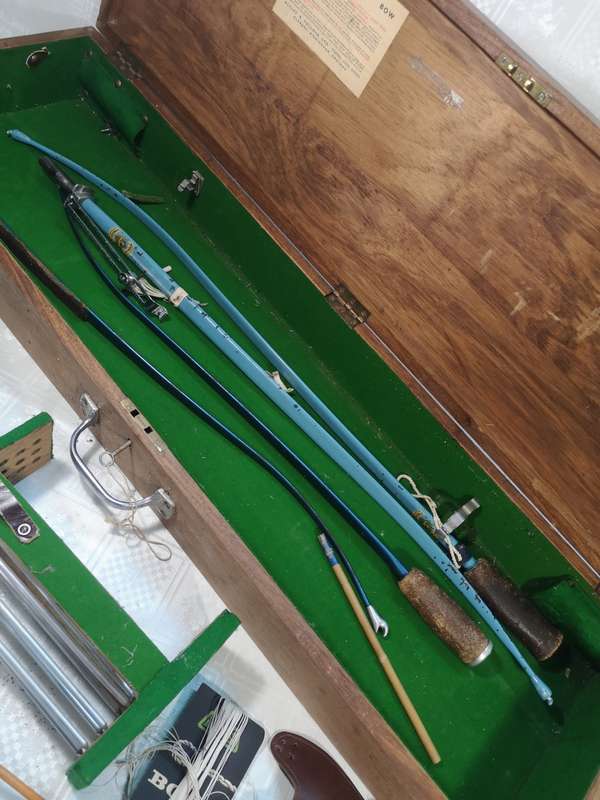 MAGNIFICENT ACCLES & POLLOCK 20TH CENTURY APOLLO ARCHERY SET (COMPLETE WITH 2 BOWS IN SET)